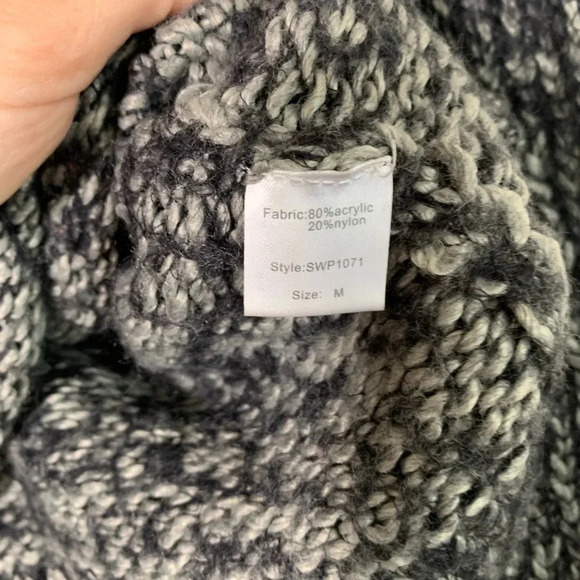 Elan Witchy Black Gray Marled Fuzzy Long Sleeve Round Neck Sweater size Medium - Picture 11 of 11